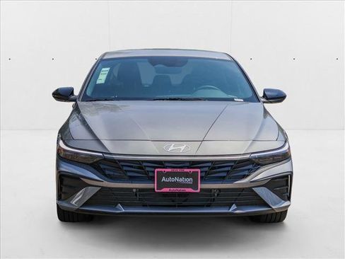 New 2025 Hyundai Elantra SEL image 2