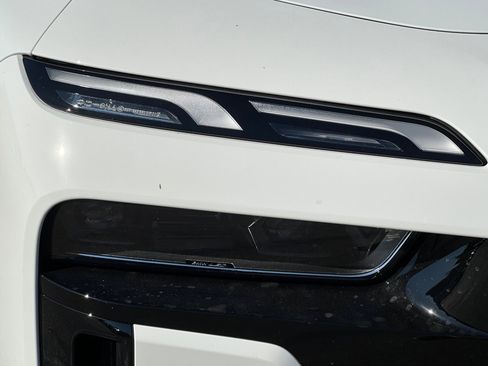 New 2025 BMW 740i image 10