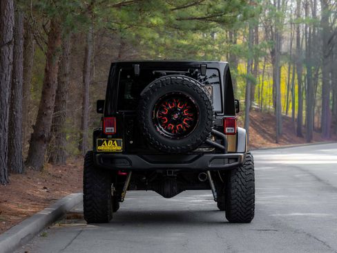Used 2017 Jeep Wrangler Unlimited Rubicon image 34
