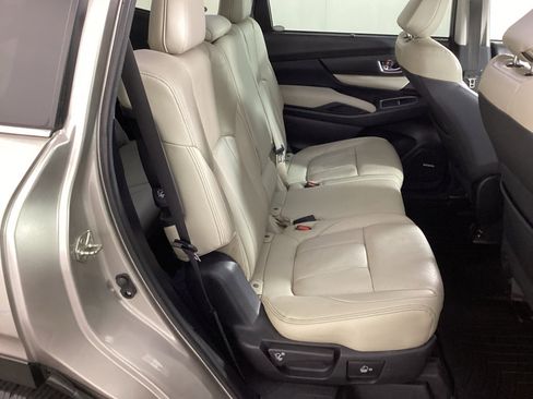 Used 2020 Subaru Ascent Limited w/ Technology Package AWD/4WD image 11