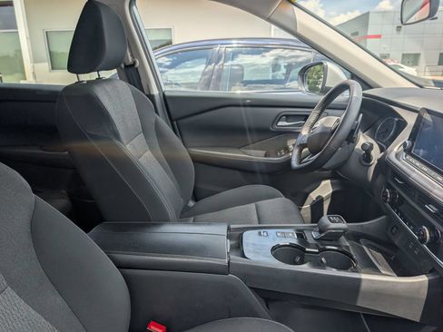 Used 2025 Nissan Rogue SV FWD image 2