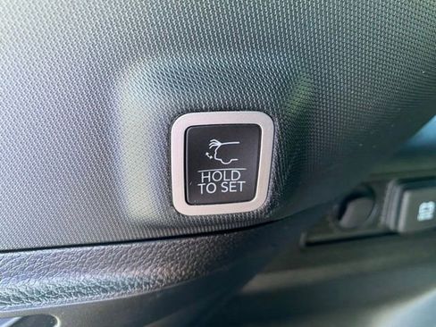 Used 2023 Jeep Grand Cherokee Altitude AWD/4WD image 10