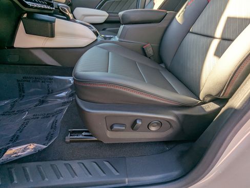 Used 2023 GMC Canyon AT4X image 16