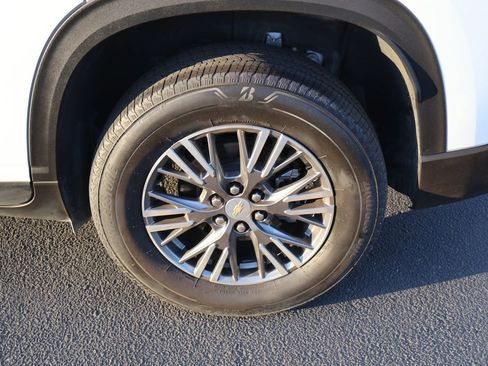 Used 2025 Chevrolet Traverse LT FWD image 19