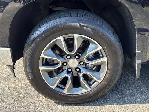 Used 2023 Chevrolet Silverado 1500 LT AWD/4WD image 19