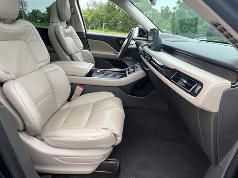 Used 2023 Lincoln Aviator Reserve w/ Equipment Group 201A image 16