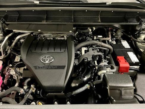 Used 2023 Toyota Highlander XLE AWD/4WD image 10