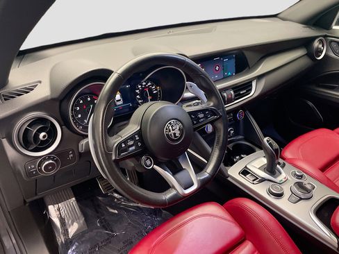 Used 2022 Alfa Romeo Stelvio Veloce image 7