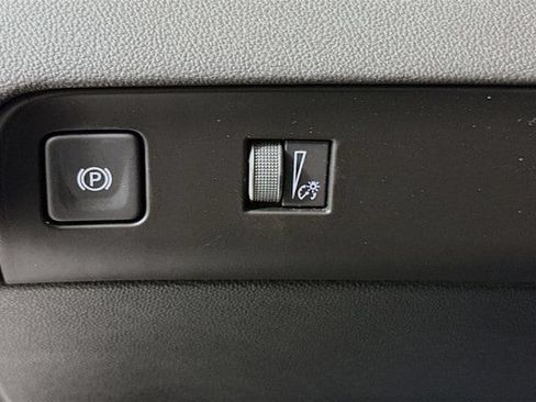 Used 2023 Buick Enclave Essence FWD image 10