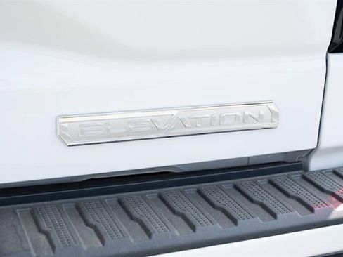 Used 2024 GMC Sierra 1500 Elevation image 11