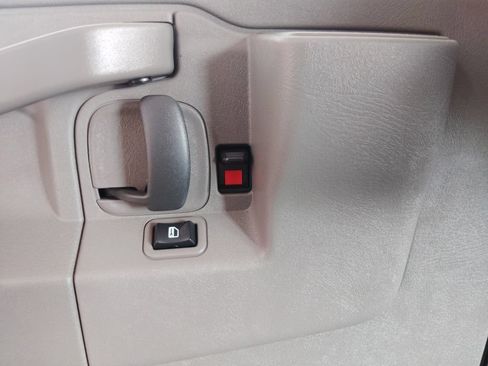 Used 2021 Chevrolet Express 2500 w/ Driver Convenience Package RWD image 19