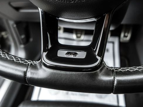 Used 2019 Volkswagen Golf R 4-Door image 27