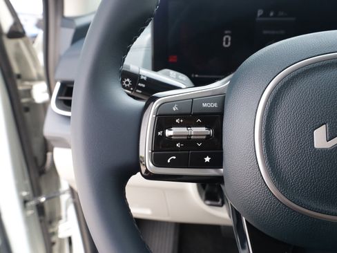 New 2026 Kia Carnival EX FWD image 18