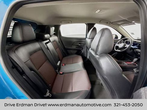 Certified 2025 Nissan Kicks SR image 28