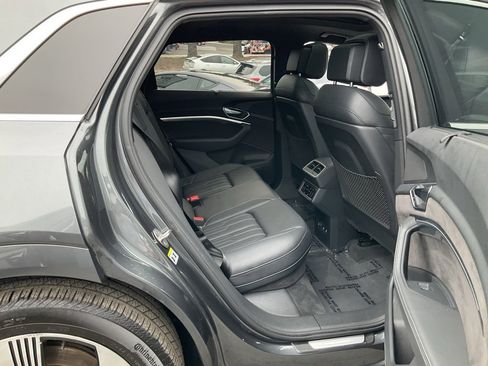 Used 2019 Audi e-tron Prestige w/ Prestige Package image 46