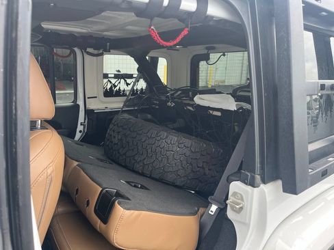 Used 2023 Jeep Wrangler Unlimited Sahara w/ Cold Weather Group AWD/4WD image 22