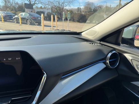 Used 2025 Chevrolet Trax LT image 30