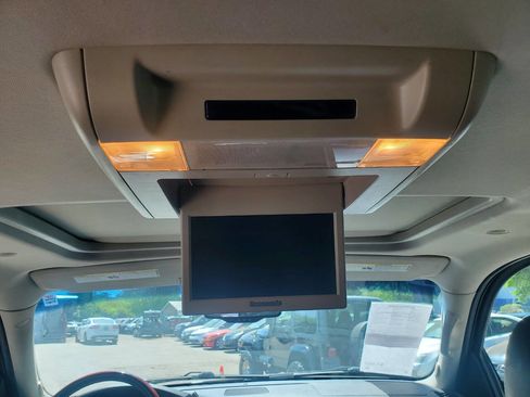 Used 2014 Cadillac Escalade Premium image 17