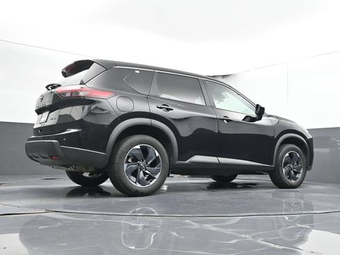 Used 2024 Nissan Rogue SV AWD/4WD image 45