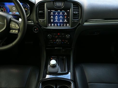 Used 2022 Chrysler 300 S w/ Comfort Group image 11