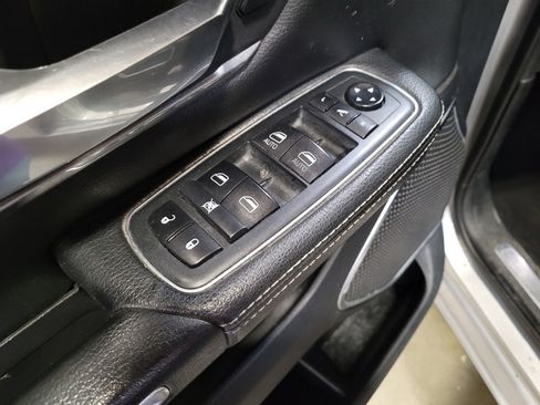 Used 2019 RAM 1500 Laramie image 27