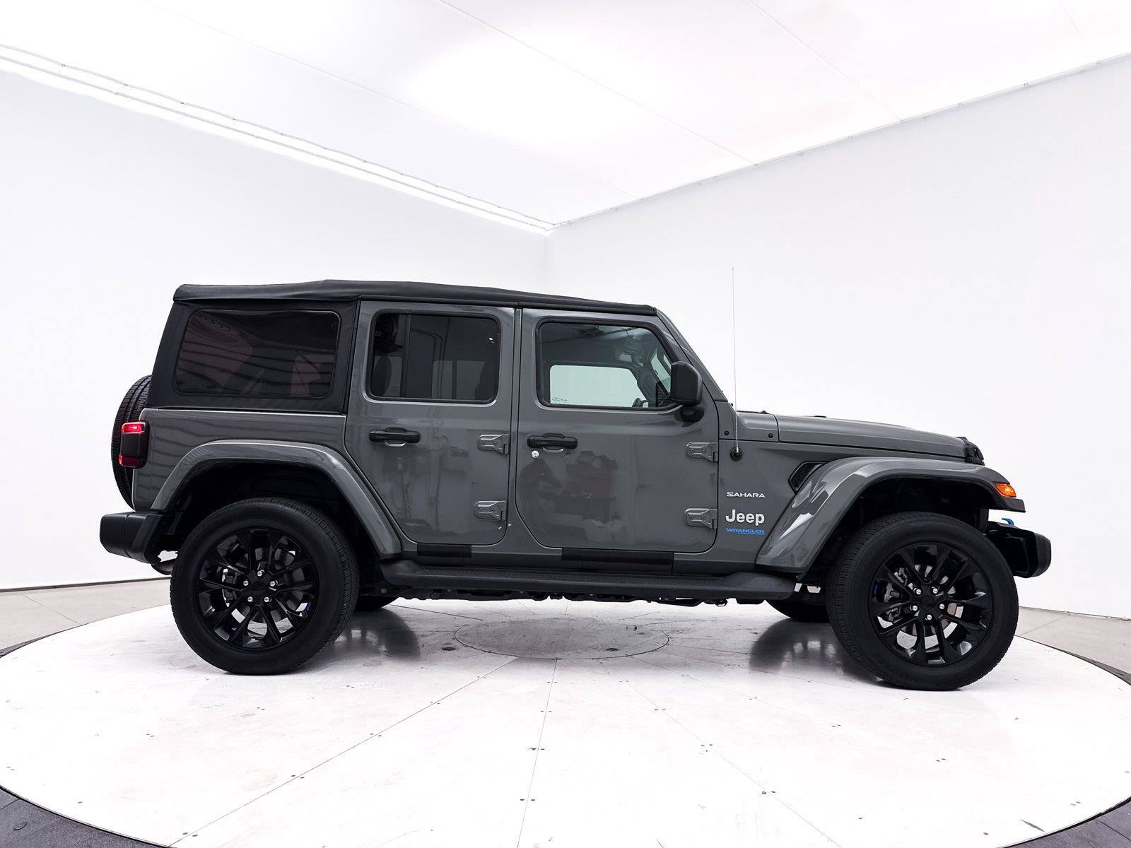 Used 2022 Jeep Wrangler Unlimited Sahara AWD/4WD image 1