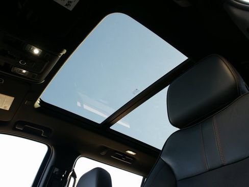 Used 2022 Chevrolet Suburban RST w/ Sport Performance Package image 19