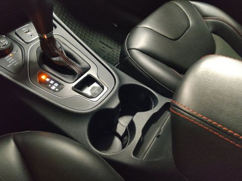 Used 2022 Jeep Cherokee Trailhawk image 26