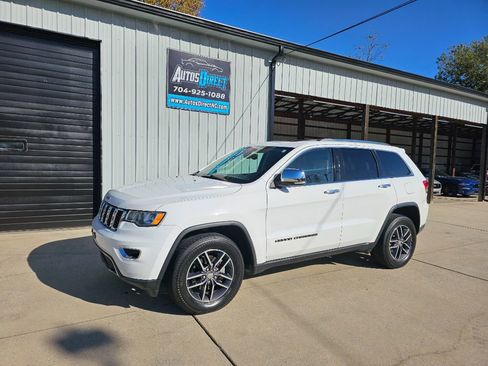 Used 2017 Jeep Grand Cherokee Limited image 2