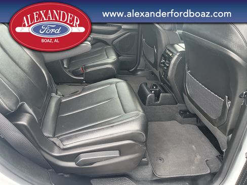 Used 2023 Jeep Grand Cherokee L Limited AWD/4WD image 16
