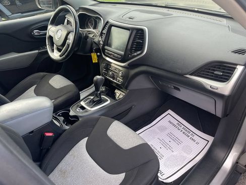 Used 2014 Jeep Cherokee Latitude AWD/4WD image 19