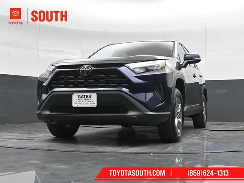 Used 2025 Toyota RAV4 XLE AWD/4WD image 38