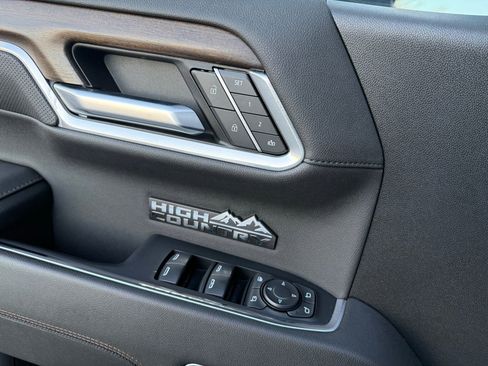 Used 2024 Chevrolet Silverado 1500 High Country w/ Technology Package image 44