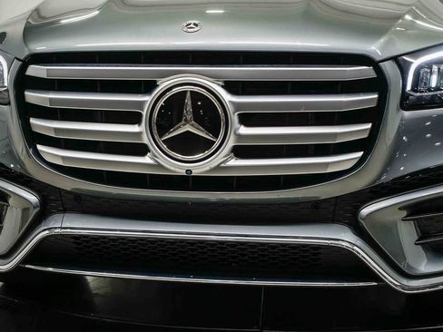 Used 2025 Mercedes-Benz GLS 450 4MATIC image 8