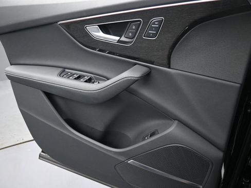 Used 2025 Audi Q7 2.0T Premium Plus w/ Premium Plus Package image 30