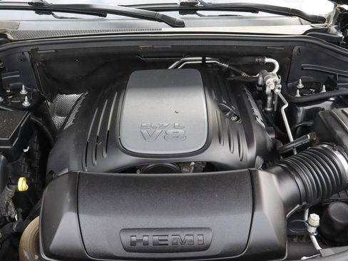 Used 2018 Dodge Durango R/T w/ Technology Group RWD image 18