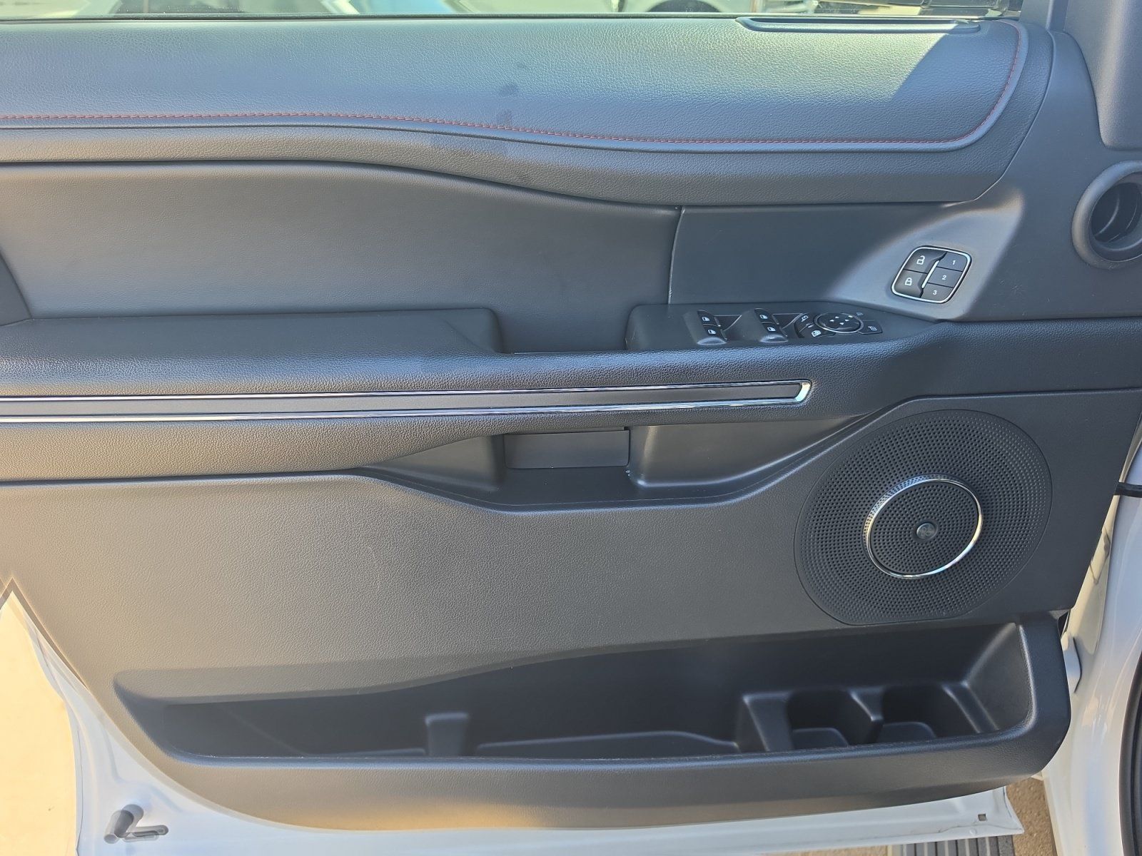 Used 2024 Ford Expedition Limited AWD/4WD image 10