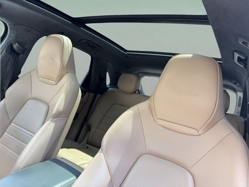 Used 2019 Porsche Cayenne Turbo AWD/4WD image 19