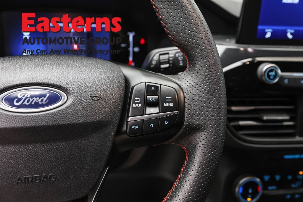 Used 2025 Ford Escape ST-Line FWD image 17