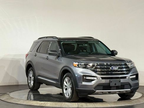 Used 2023 Ford Explorer XLT w/ Equipment Group 202A image 2