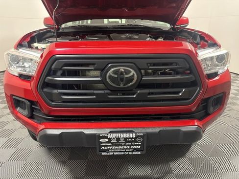 Used 2018 Toyota Tacoma SR image 31