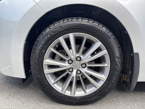 Used 2015 Toyota Corolla LE Premium FWD image 11