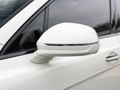 Used 2023 Bentley Bentayga Extended Wheelbase image 22