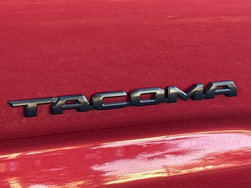 Used 2017 Toyota Tacoma SR5 image 9