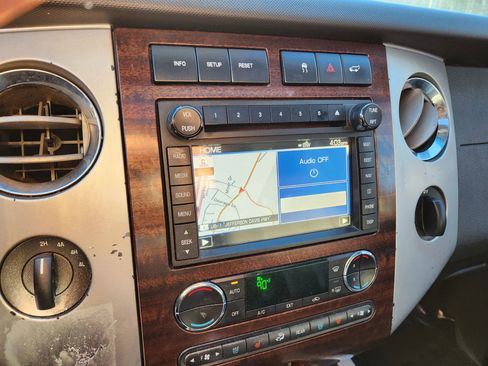 Used 2010 Ford Expedition Limited image 31