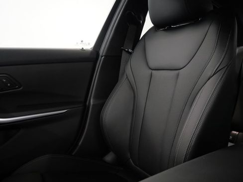 Used 2025 BMW 330i Sedan w/ Convenience Package image 25