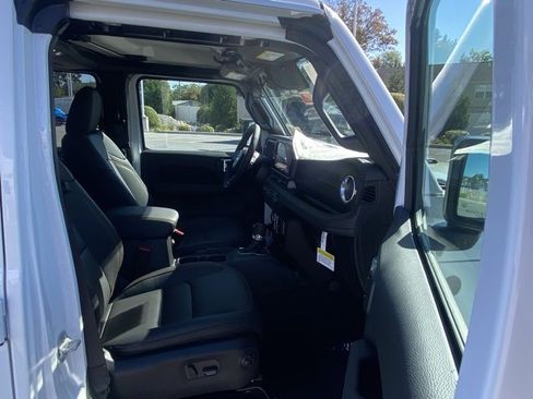 New 2025 Jeep Gladiator Sport image 29