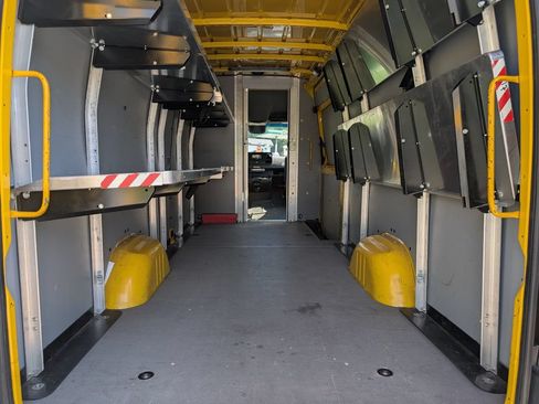 Used 2021 Mercedes-Benz Sprinter 2500 w/ Acoustic Package image 22