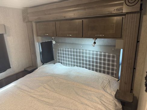 Used 2023 Ford E-450 and Econoline 450 Super Duty w/ Motorhome Prep Package image 71