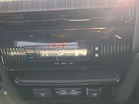 Used 2022 Jeep Wagoneer Series II w/ Rear Seat Video Group 1 image 11